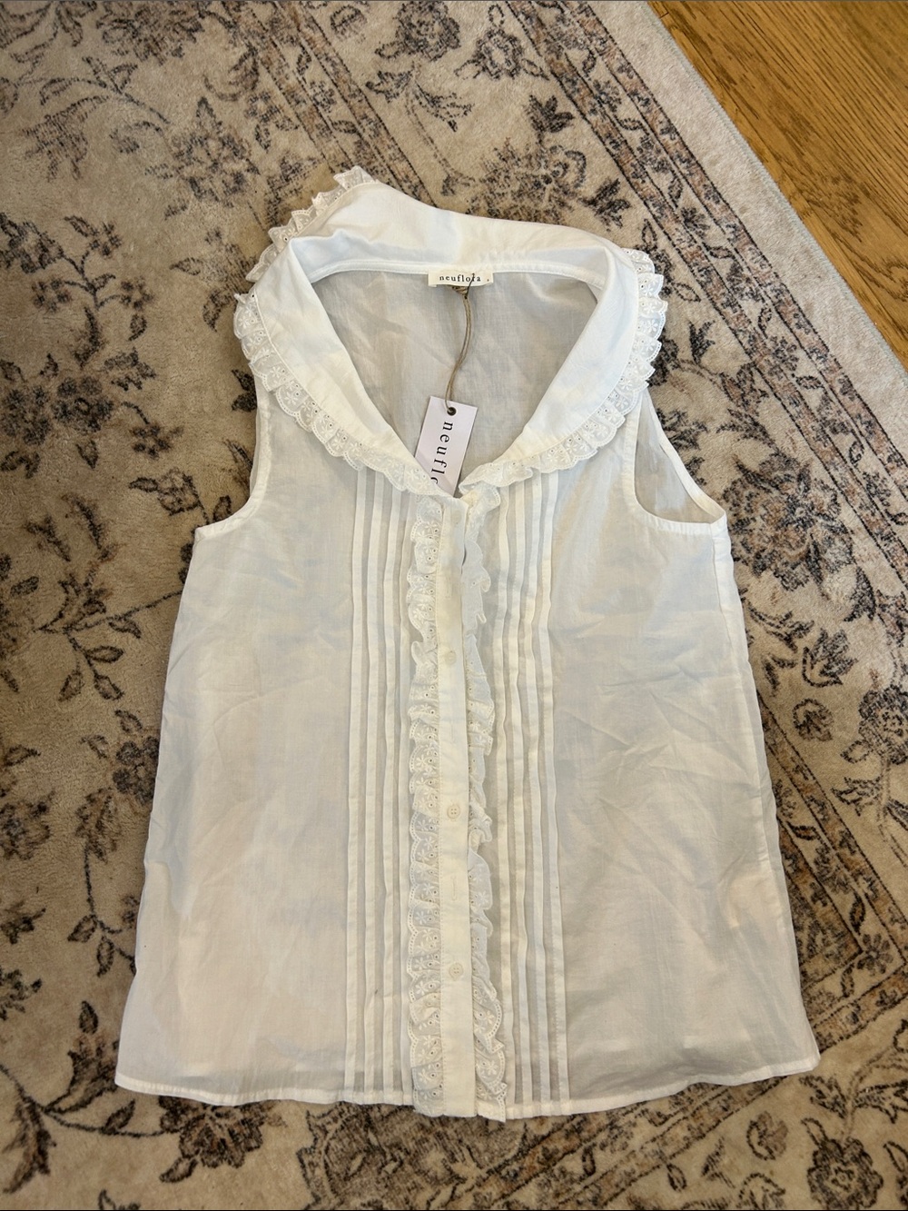 NWT! Neuflora Belvedere top Lace-Trim White Sleeveless Pintuck Camisole